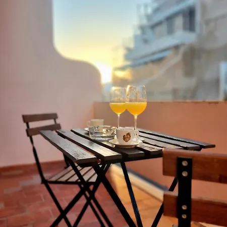 Spacious In Faro, 92 M² With Terrace * Фару