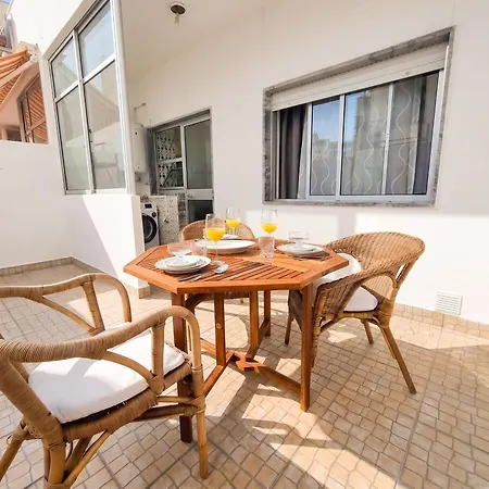 Spacious In Faro, 92 M² With Terrace Апартаменты