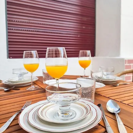 Spacious In Faro, 92 M² With Terrace * Фару